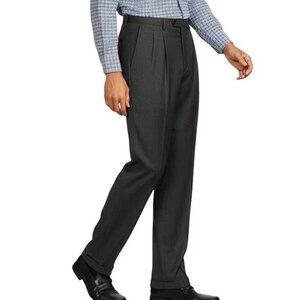 Roundtree & Yorke Travel Smart Grey 36x32 Classic Fit Pleated Cuffed Dress Pants